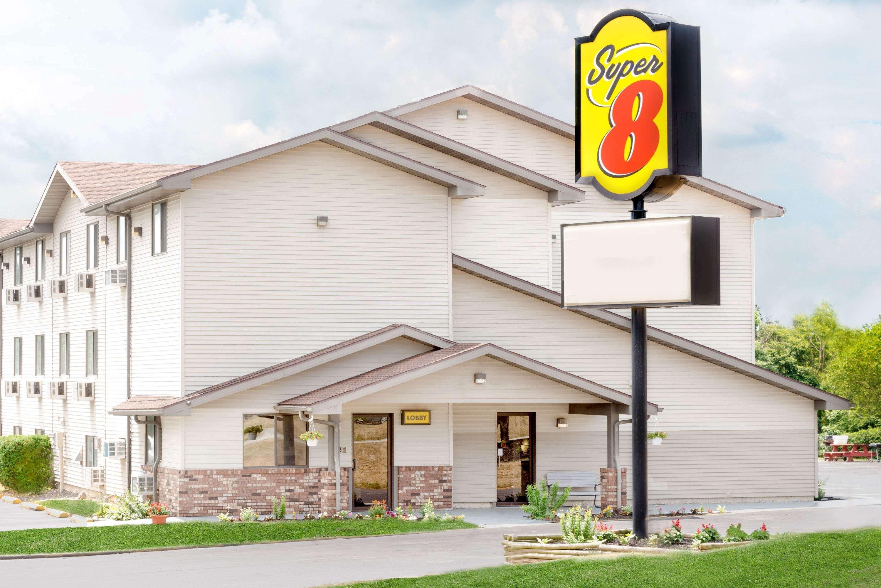 Super 8 By Wyndham Kent/Akron Area Экстерьер фото